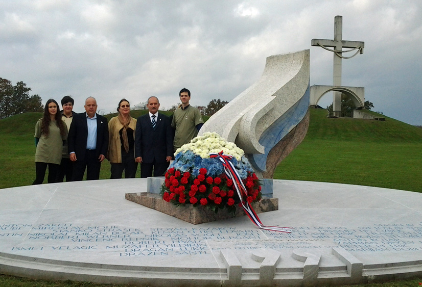Delegacija Združenja VSO položila venec