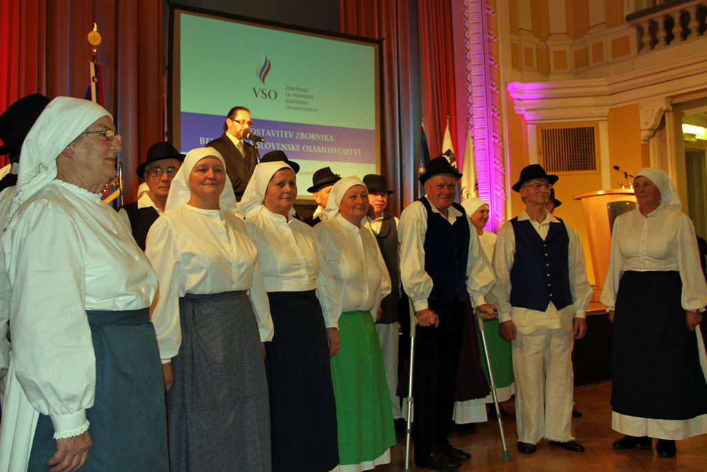 vso.si 2013 11 18 bela knjiga celje 13