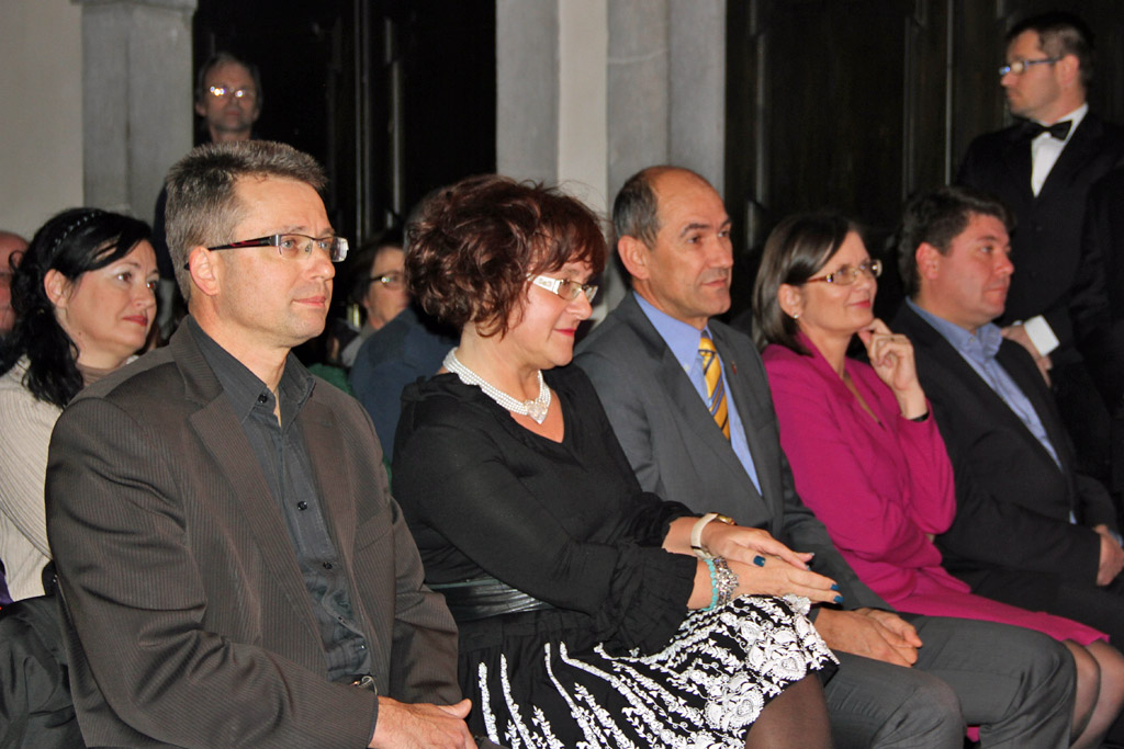 vso.si 2013 11 25 bela knjiga dobrovo 02