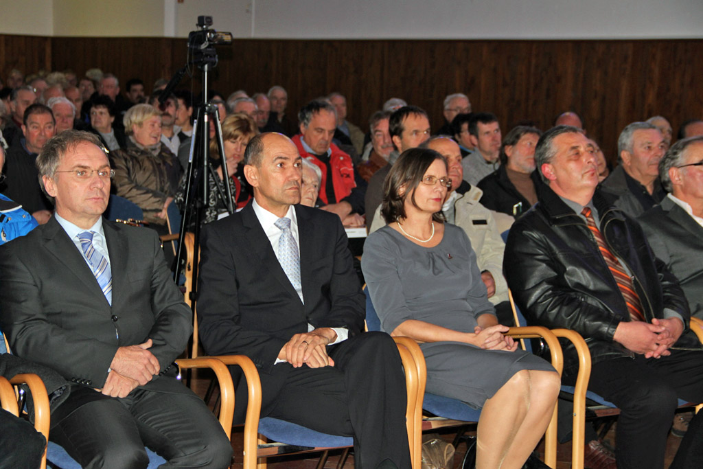 vso.si 2013 12 02 bela knjiga vipava 11