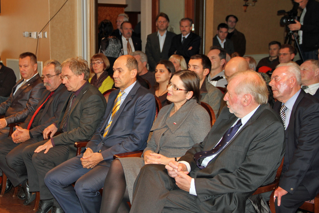 vso.si 2013 12 12 bela knjiga ptuj 01